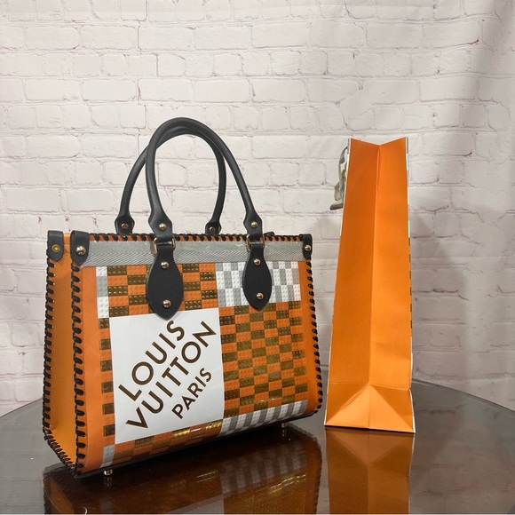 So Cute Tote made with a LOUIS VUITTON HOLIDAY ‘22 Lego Limited Edition Gift Bag - Picture 7 of 16